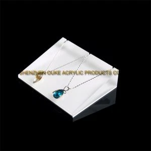 Chine Bureau affiche clairement de liaison pour les présentoirs de bijoux collier acrylique