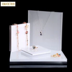 Blocs d'affichage de bijoux acryliques givrés personnalisés